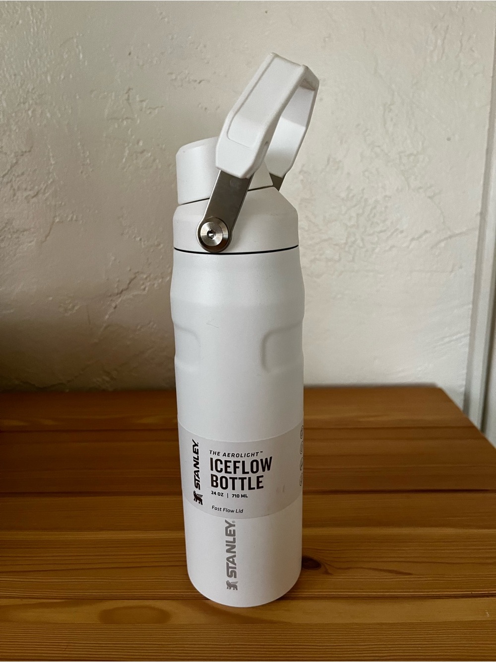 Stanley White IceFlow Insulated Bottle with Carry Handle